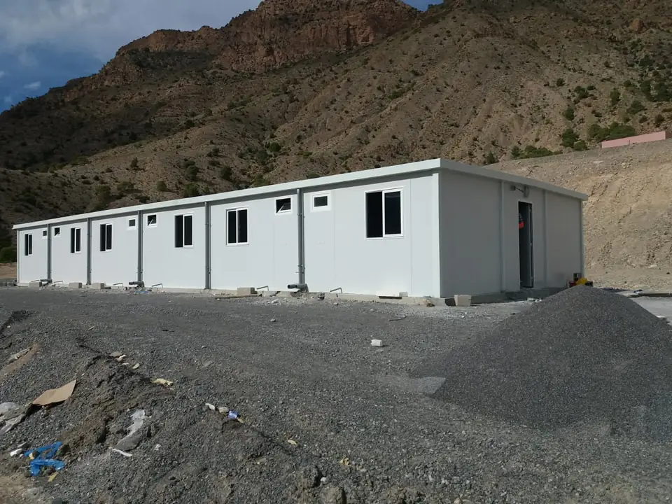 Base de vie modulaire sur dalle réalisée par SLOTIM pour Sintram en Côte d'Ivoire (2017)